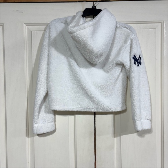 DKNY Sport New York Yankees Sherpa Hoodie Pullover White Women's Size Small - Picture 6 of 11